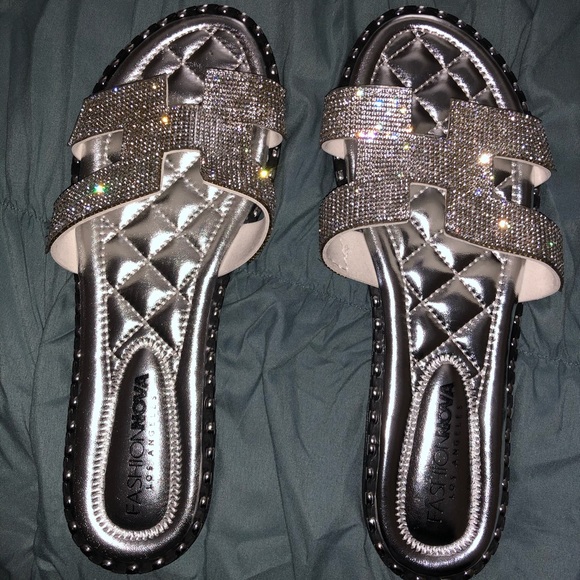 Flat silver slides - Picture 2 of 3